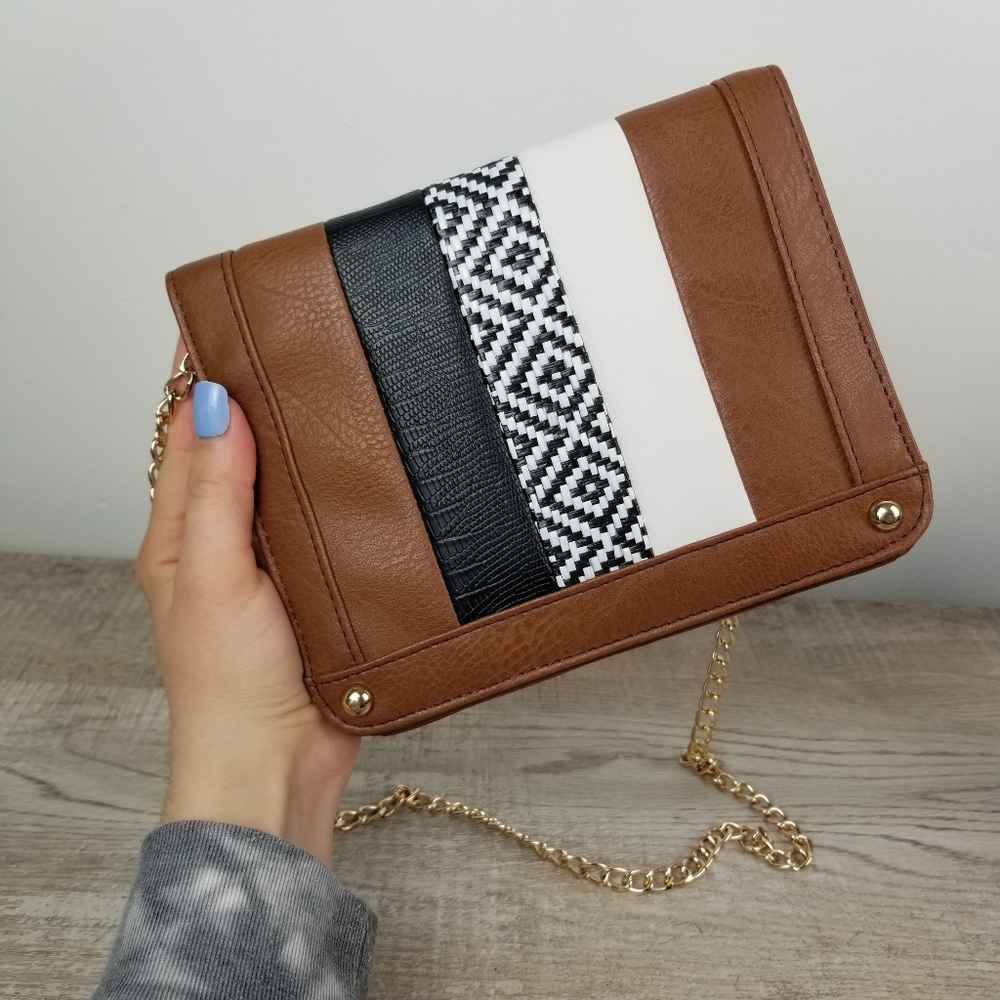 Small chain strap cognac black and white patterned crossbody purse